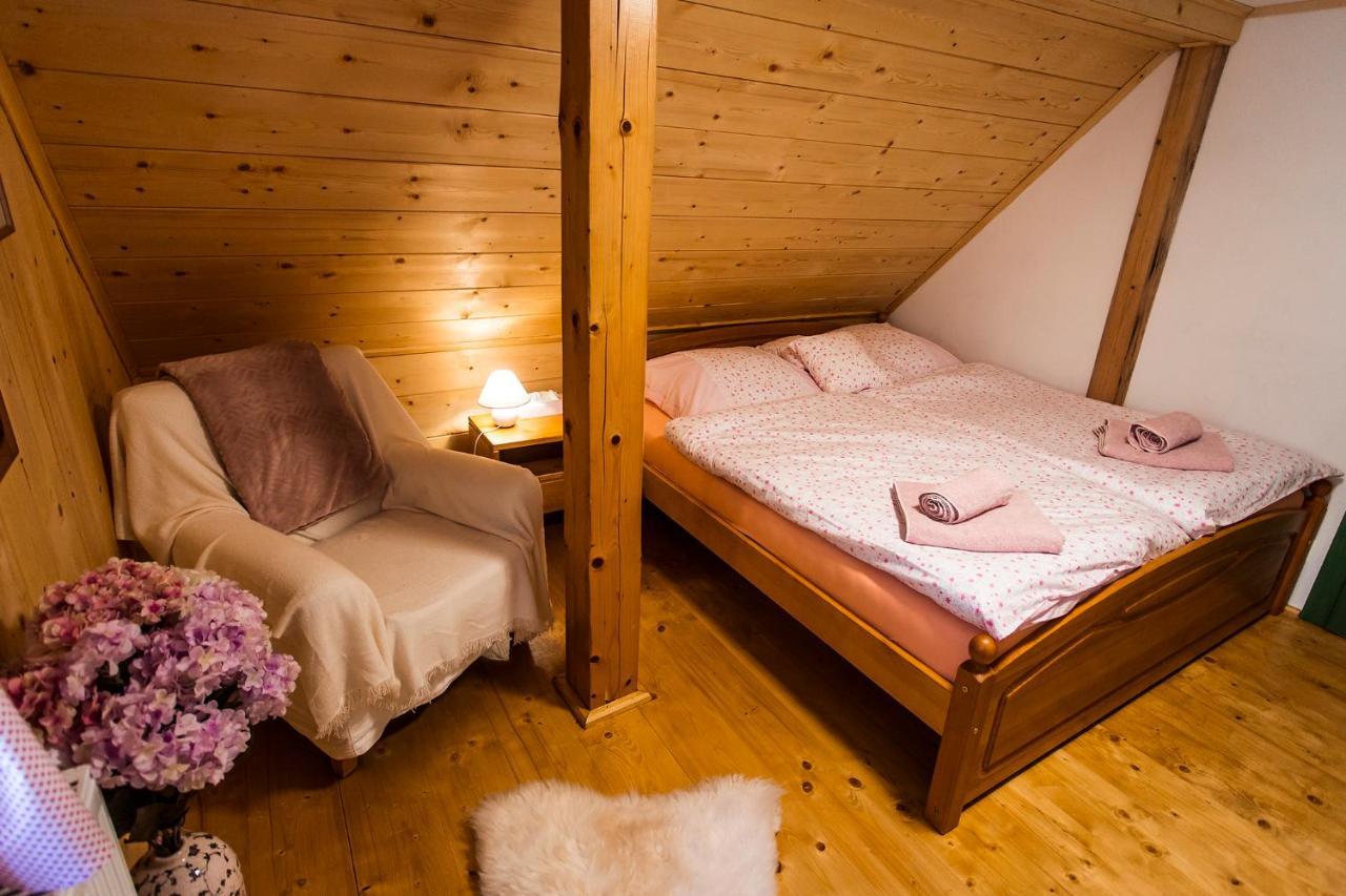 Chalupa Šárka Dolni Dvur Exterior foto